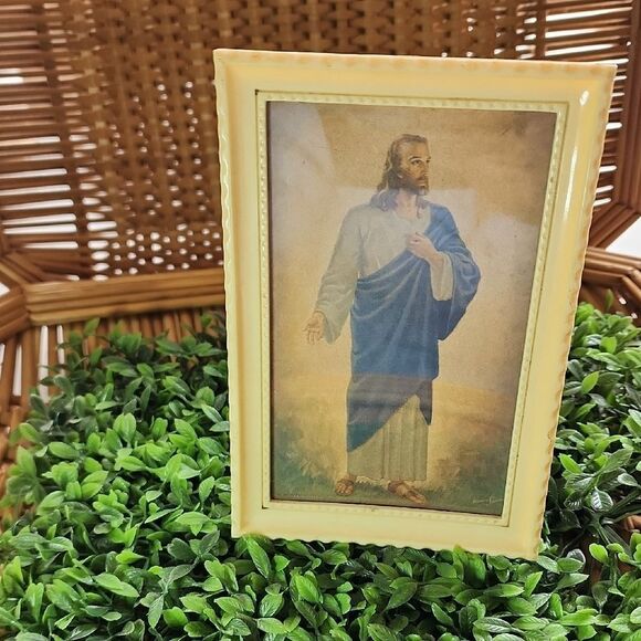 Vintage Celluloid Frame with Vintage Print of Jesus - Picture 1 of 6